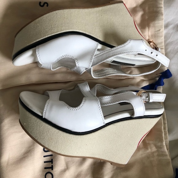 LOUIS Vuitton Monogram Platform Sandals - Picture 4 of 5